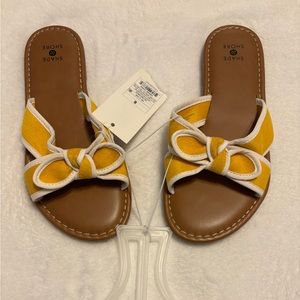 NWT! SPRING BREAK SALE!! Sand and Shore Lemon Yellow Bow Slip Sandals Size 6